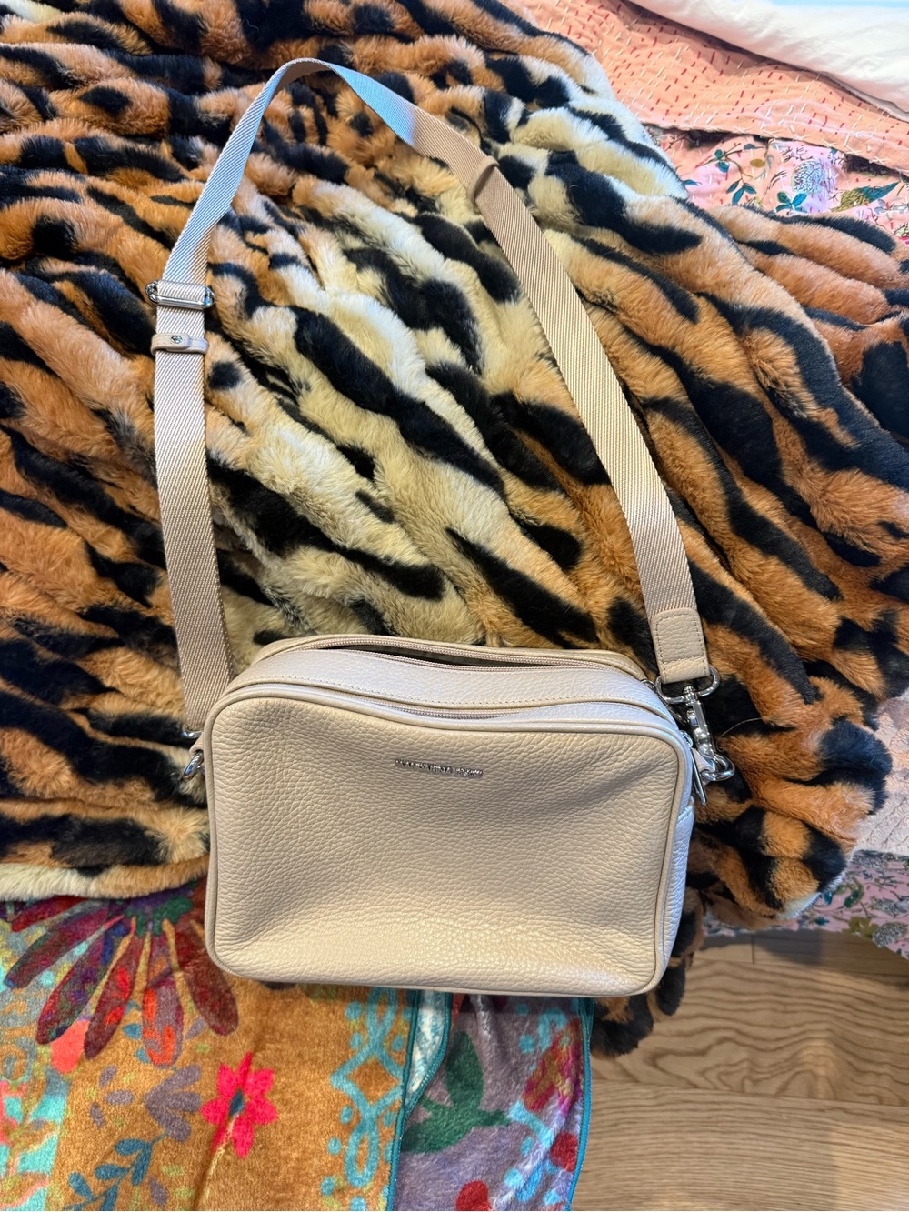 Mandarins Duck Pebbled Leather Bag in Light Beige